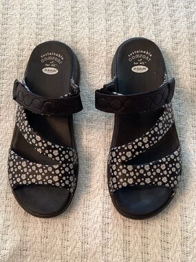 Dr. Scholl's Black Daisy-Print  Sandals Size 9